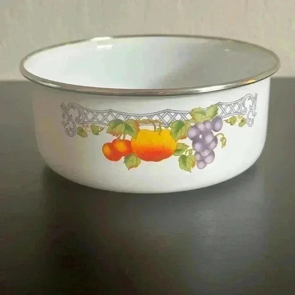 Vintage Metal Enamel Kitchen Storage Bowls Stacking With Vegetable Print - Picture 2 of 9